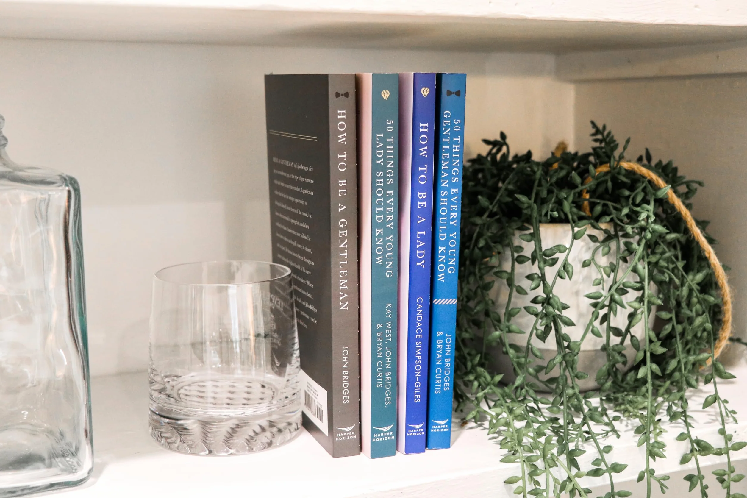 How to Be a Lady Revised and Expanded: A Contemporary Guide to Common Courtesy