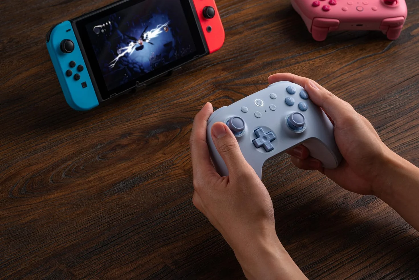 8BitDo Ultimate 2C kontroler Bluetooth do przełącznika, bezprzewodowy kontroler z 6-osiową kontrolą ruchu, wibracjami Rumble, D-Pad i wyrafinowanymi zderzakami, joysticki Halla (niebieski)