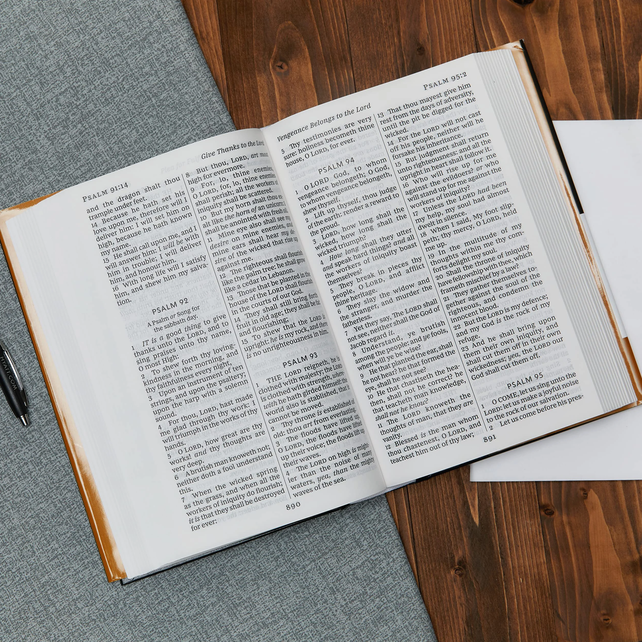 KJV, Pew Bible, Large Print, Hardcover, Black, Red Letter Edition: Holy Bible, King James Version