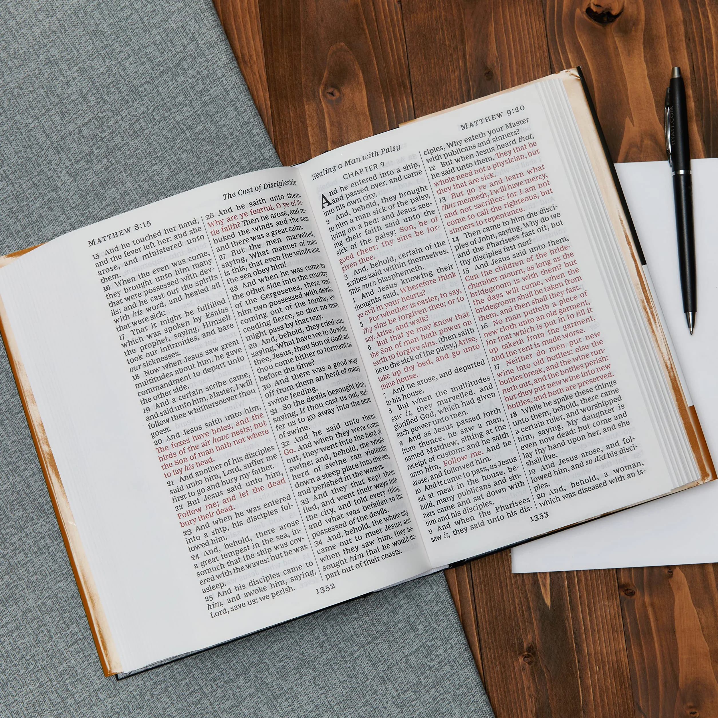KJV, Pew Bible, Large Print, Hardcover, Black, Red Letter Edition: Holy Bible, King James Version